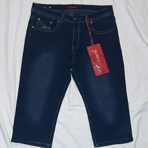 Womans size 18 dark blue Crunch jean capris